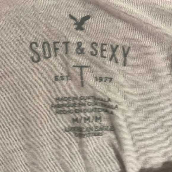 pink AE tee - Picture 4 of 4